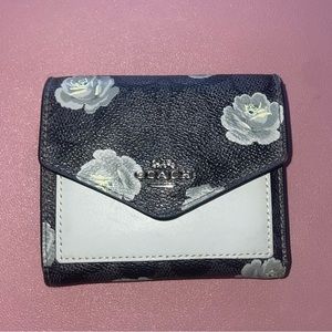 Coach small wallet in signature rose print PREOWNED